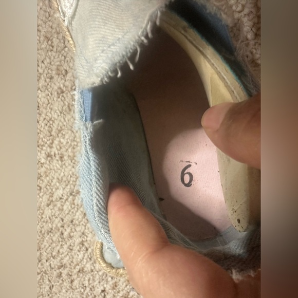 Blowfish Blue Espadrille Slip-On Shoes with White Floral Design, size 6 - Picture 5 of 5